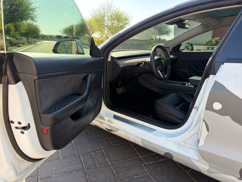 Used 2020 Tesla Model 3 Standard Range RWD image 8