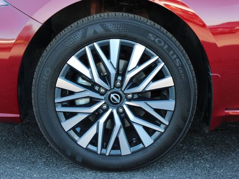 Used 2024 Nissan Altima 2.5 SV image 45