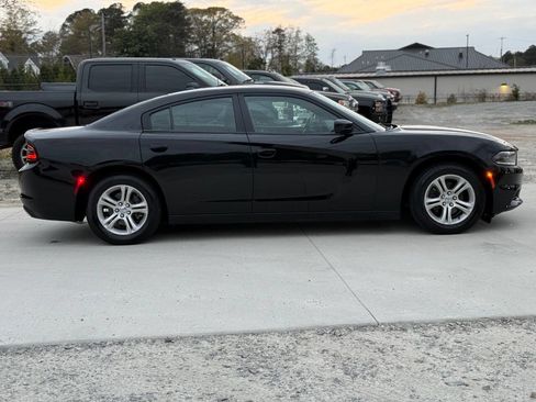 Used 2019 Dodge Charger SXT RWD image 5