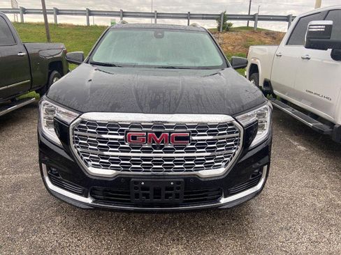 Used 2024 GMC Terrain Denali w/ Denali Premium Package AWD/4WD image 3