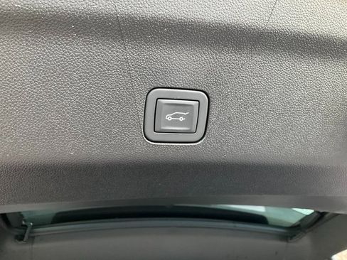 Used 2025 Chevrolet Tahoe High Country image 18