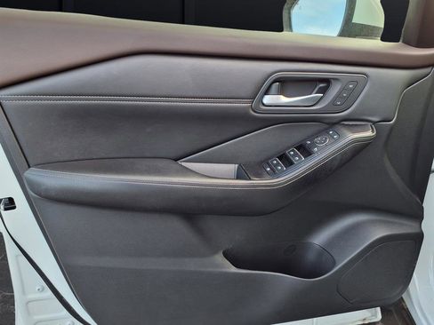 Used 2022 Nissan Rogue SL FWD image 11