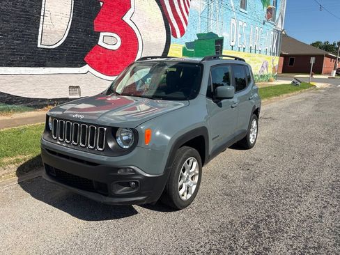 Used 2018 Jeep Renegade Latitude w/ Cold Weather Group AWD/4WD image 2