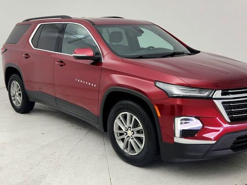 Certified 2023 Chevrolet Traverse LT FWD image 1