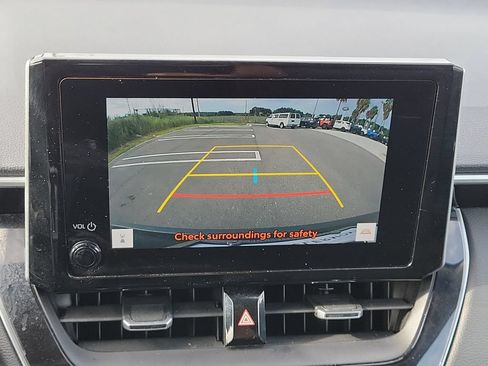 Used 2023 Toyota Corolla Cross XLE w/ Convenience Package FWD image 22