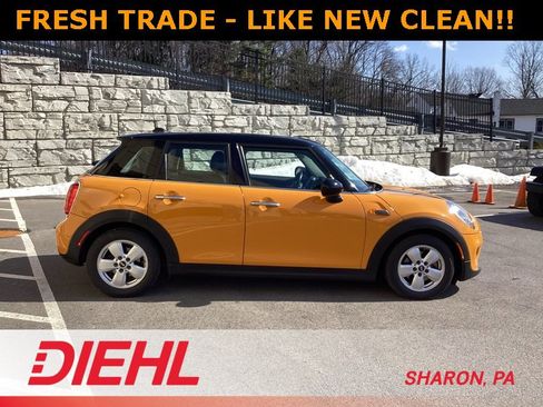 Used 2015 MINI Cooper 4-Door Hardtop image 8