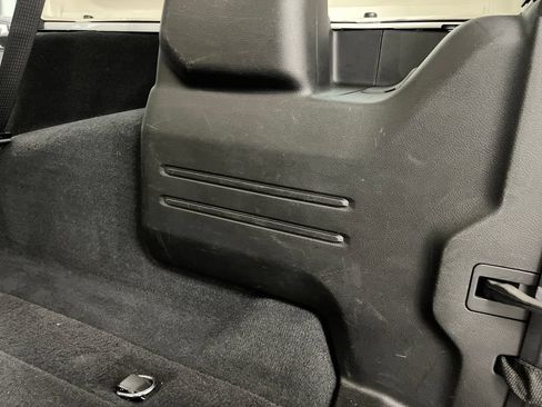 Used 2025 Jeep Wrangler Unlimited Sahara AWD/4WD image 35