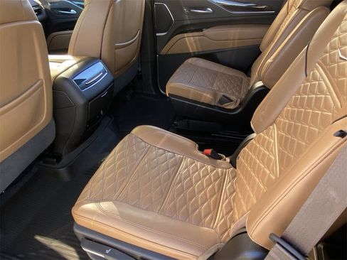 Certified 2023 Cadillac Escalade Premium Luxury image 17