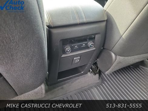 Used 2020 Chevrolet Traverse LT FWD image 13