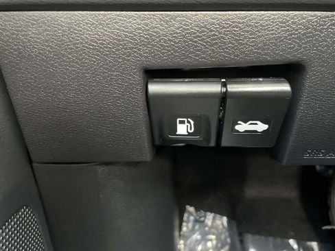 Used 2025 Nissan Versa SV w/ Trunk Package FWD image 29