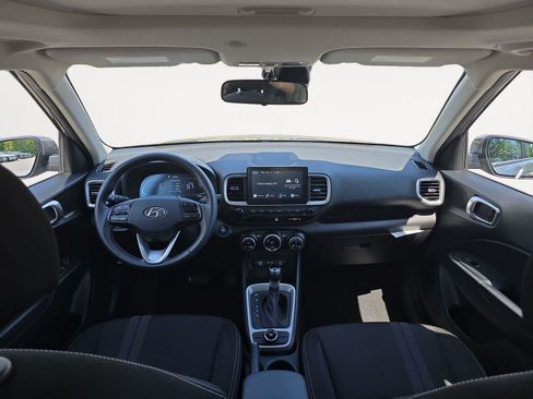 Certified 2025 Hyundai Venue SEL FWD image 15