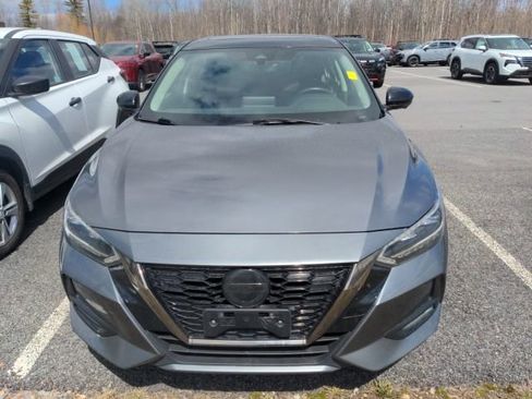 Used 2022 Nissan Sentra SR w/ SR Premium Package FWD image 2