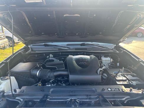 Used 2017 Toyota Tacoma TRD Off-Road w/ Tow Package AWD/4WD image 22