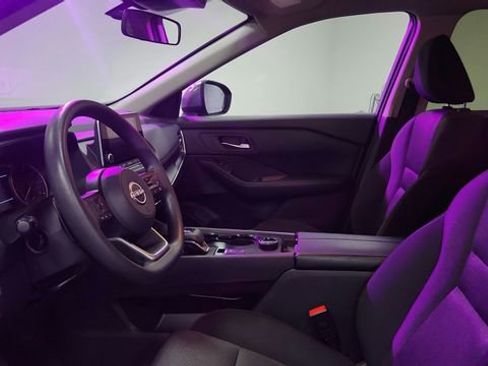 Used 2024 Nissan Rogue SV image 9
