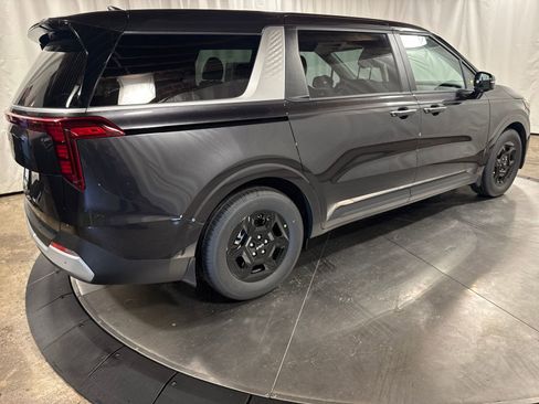 New 2026 Kia Carnival FWD image 8