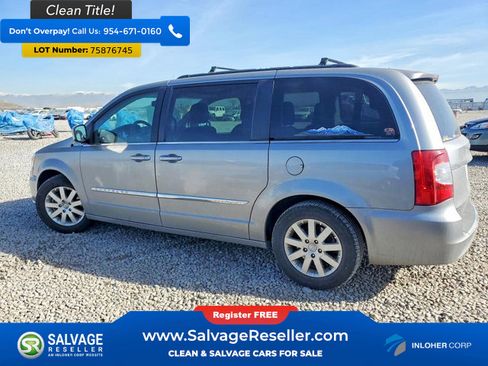 Used 2016 Chrysler Town & Country Touring image 3