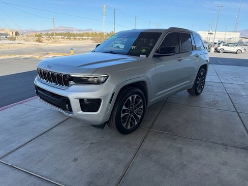 Used 2023 Jeep Grand Cherokee Overland w/ Adv Protech Group III image 7