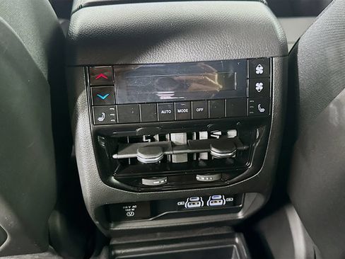 Used 2025 Jeep Grand Cherokee L Limited AWD/4WD image 38