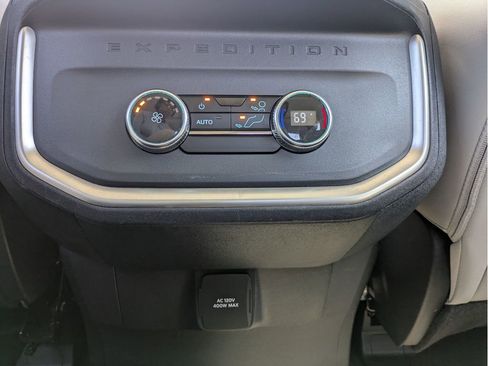 Used 2025 Ford Expedition Active AWD/4WD image 27