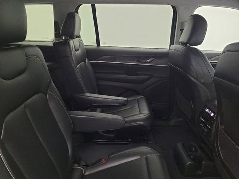 Used 2023 Jeep Grand Cherokee L Limited AWD/4WD image 19