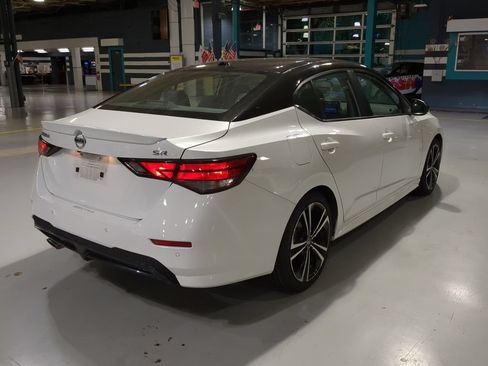 Used 2022 Nissan Sentra SR w/ Lighting Package FWD image 8