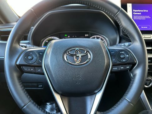 Used 2023 Toyota Venza Nightshade image 26