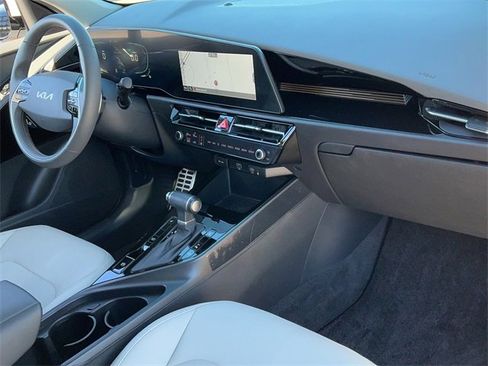 Certified 2025 Kia Niro EX Touring image 17
