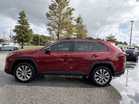 Used 2021 Toyota RAV4 XLE Premium image 6