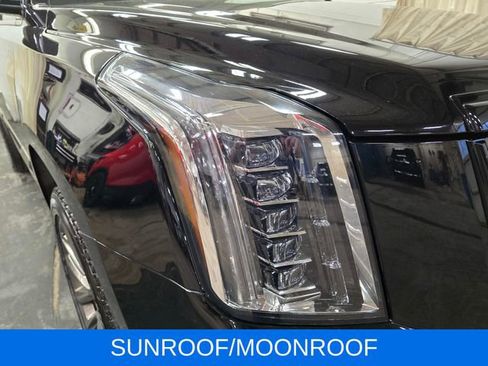 Used 2020 Cadillac Escalade Premium Luxury AWD/4WD image 5