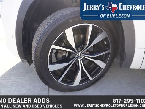 Used 2024 Volkswagen Atlas SEL Premium R-Line AWD/4WD image 13