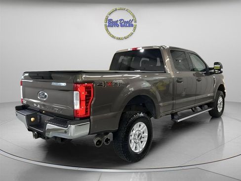 Used 2017 Ford F250 XLT w/ XLT Value Package AWD/4WD image 5
