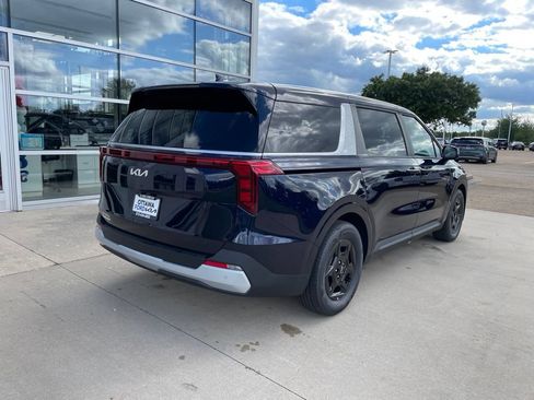 New 2026 Kia Carnival FWD image 5