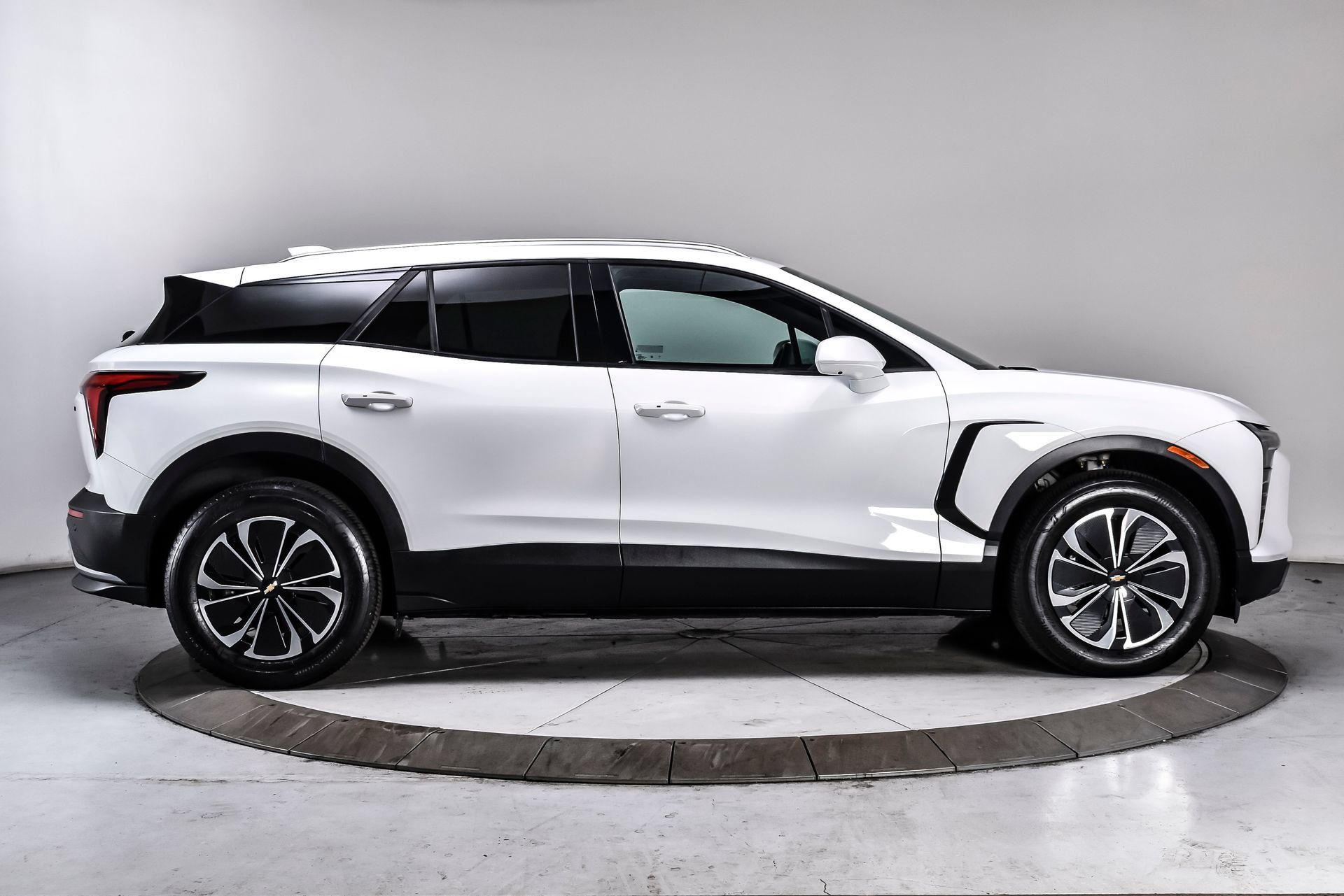 Used 2024 Chevrolet Blazer EV LT AWD/4WD image 7