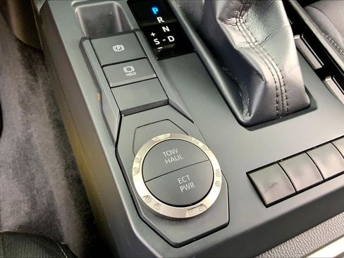 Used 2025 Toyota Tacoma SR5 image 33