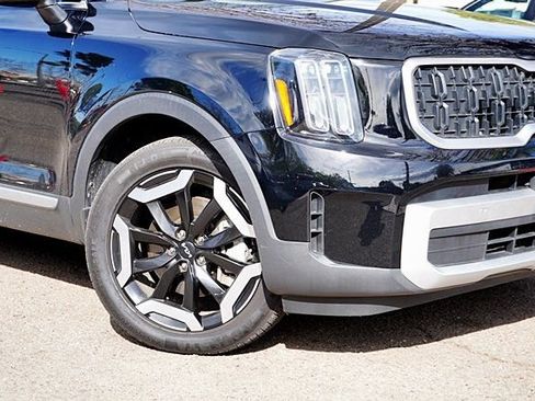 Used 2023 Kia Telluride EX w/ EX Captain's Chair Package image 4