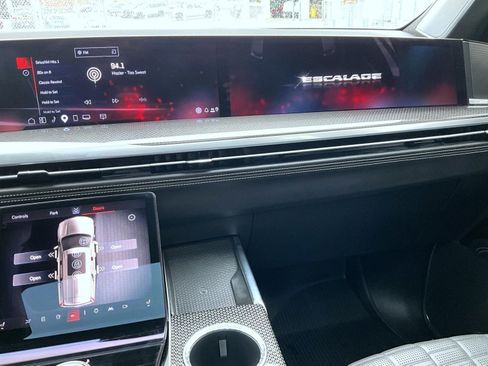 Certified 2025 Cadillac Escalade V w/ LPO, ONYX Package AWD/4WD image 22