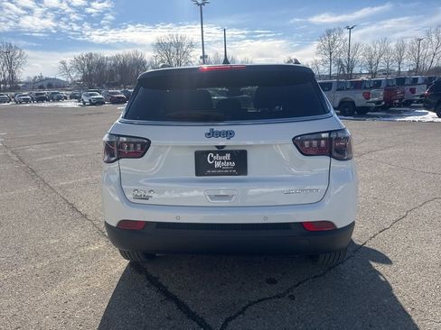 Used 2025 Jeep Compass Limited w/ Sun & Sound Group AWD/4WD image 3