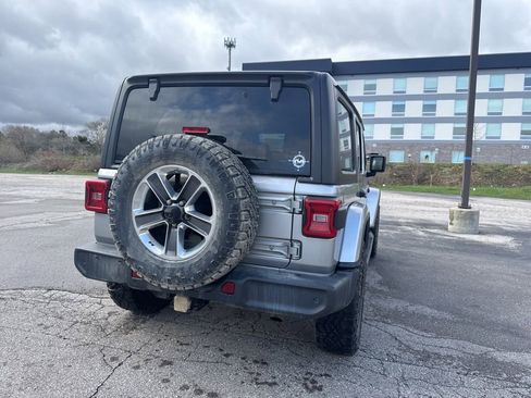 Used 2018 Jeep Wrangler Unlimited Sahara AWD/4WD image 20