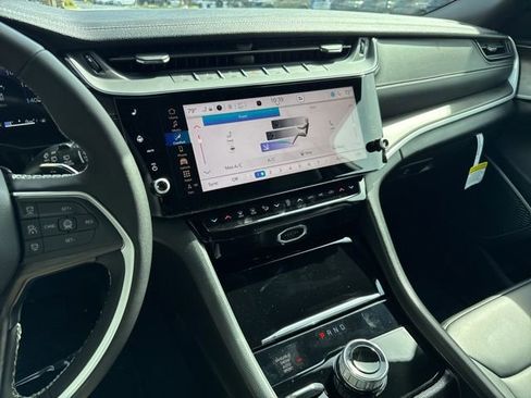 New 2026 Jeep Grand Cherokee L Limited AWD/4WD image 18