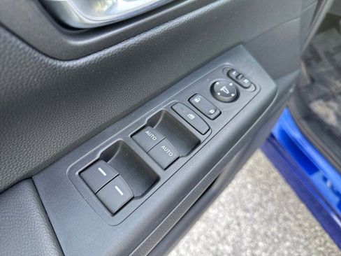 Used 2025 Honda CR-V EX image 9