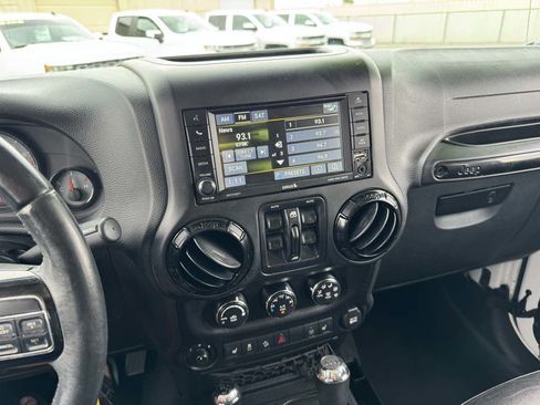 Used 2016 Jeep Wrangler Unlimited Sahara AWD/4WD image 27