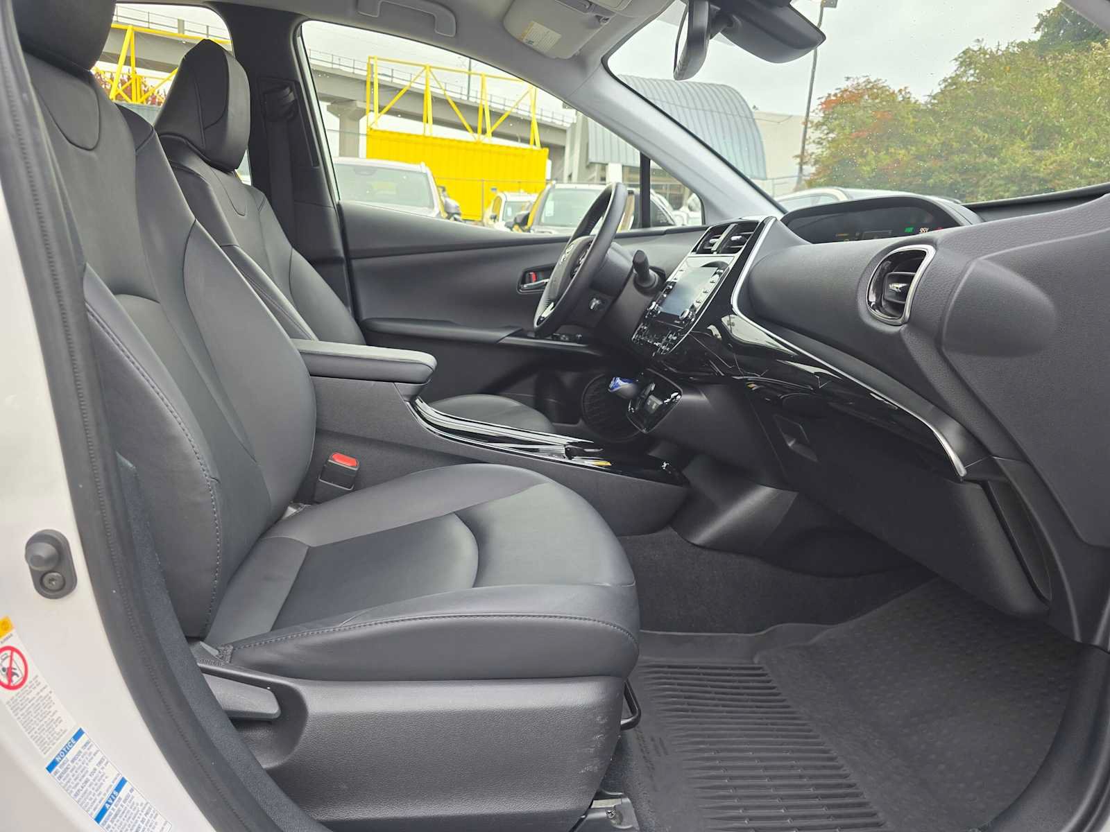 Used 2022 Toyota Prius AWD image 10