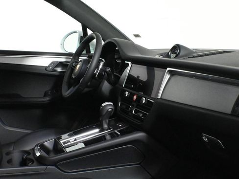 Used 2026 Porsche Macan AWD/4WD image 37