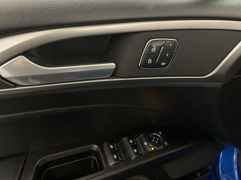 Used 2018 Ford Fusion SE w/ Fusion SE Technology Package image 16