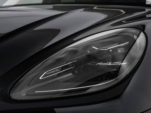 New 2026 Porsche Macan image 7