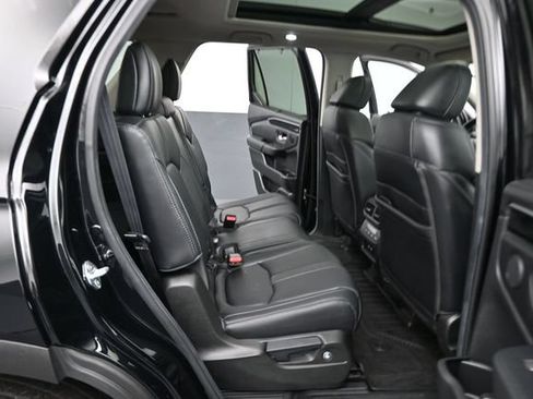 Used 2025 Honda Pilot Touring image 25