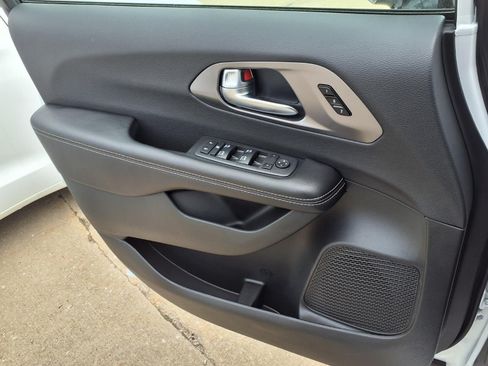 New 2026 Chrysler Pacifica Select w/ S Appearance Package FWD image 16