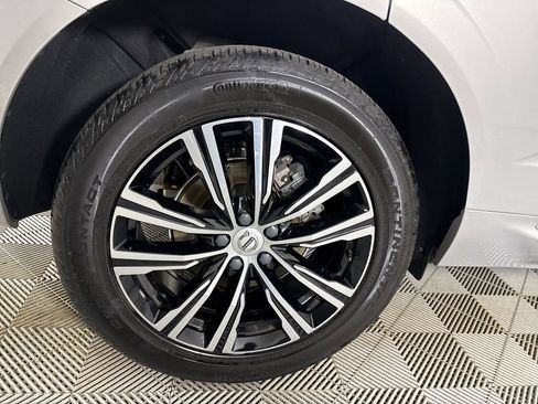 Used 2022 Volvo XC60 B5 Inscription image 32