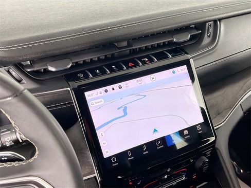 Used 2023 Jeep Grand Cherokee Limited image 13