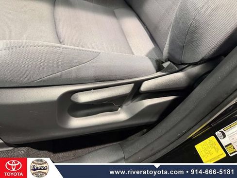 Used 2024 Toyota Corolla Cross AWD Hybrid image 14